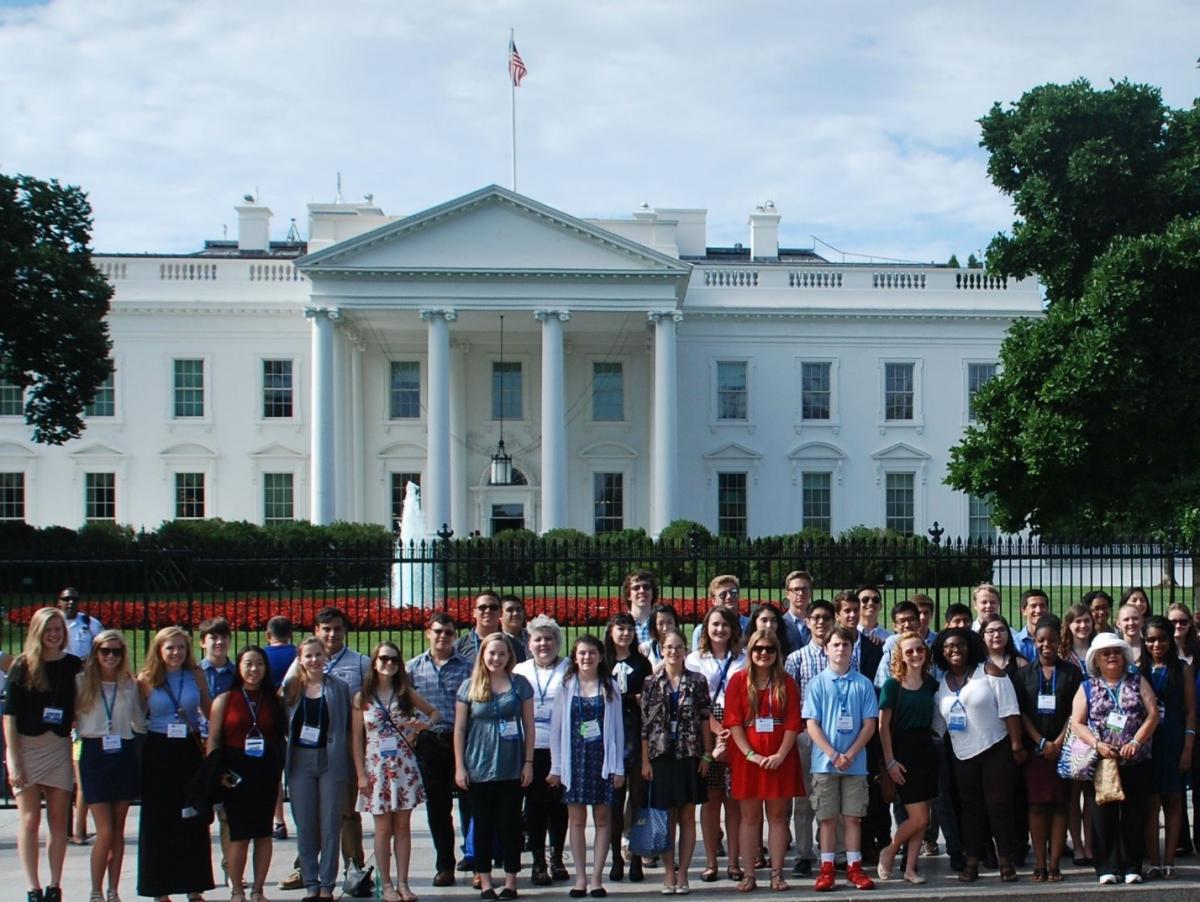 Students visit the White House.